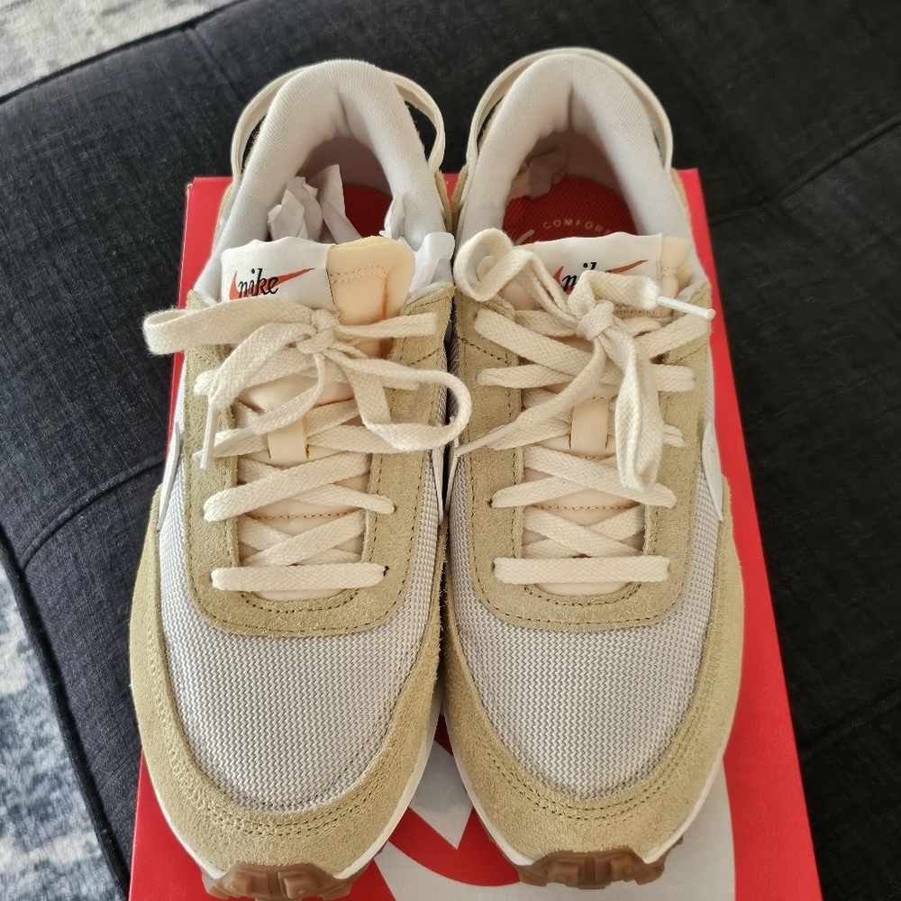 New Women's Nike Waffle Debut WNTG Size 7.5